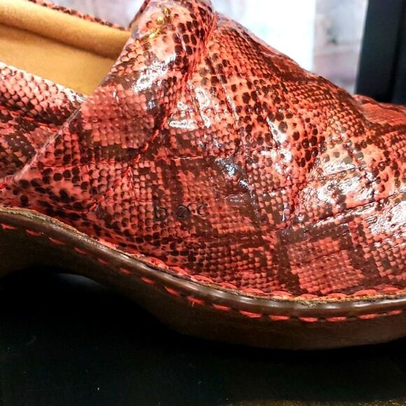 b.o.c Born O Concept Snakeskin Print Clogs *Free to Nurse in Need* Size 6 - Picture 5 of 11